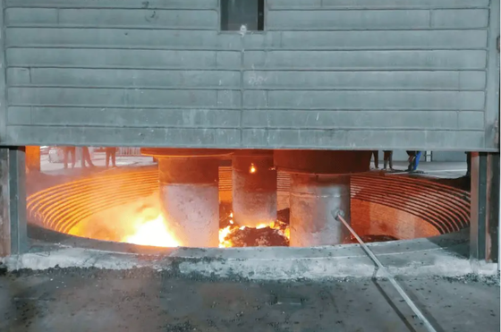 Urządzenie pieca do wytopu żelazokrzemu z wieloma elektrodami