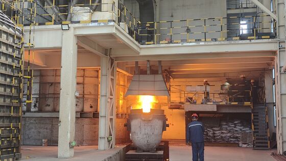 12.5MVA Średnio-Nisko-Węglowy Piec Rafinacyjny Elektryczny do Żelazomanganu 45 Ton Pojemności 380V 50Hz Stalowa Obudowa